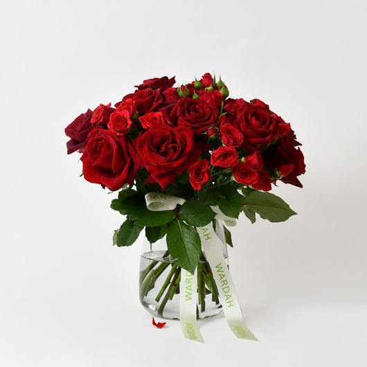 Red Roses Flower Arrangement In a Vase