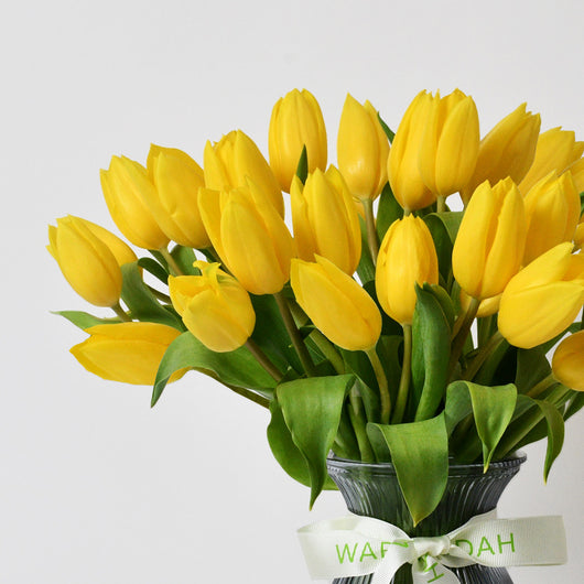 30 YELLOW TULIPS IN A VASE