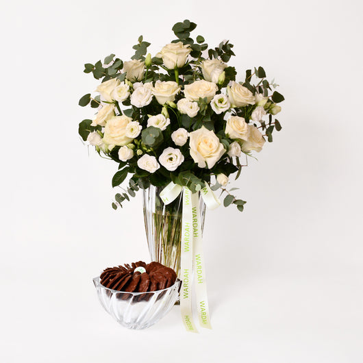 BABEL BOHEMIA VASE WITH ARRANGEMENT FLOWERS AND CHOCOLATE