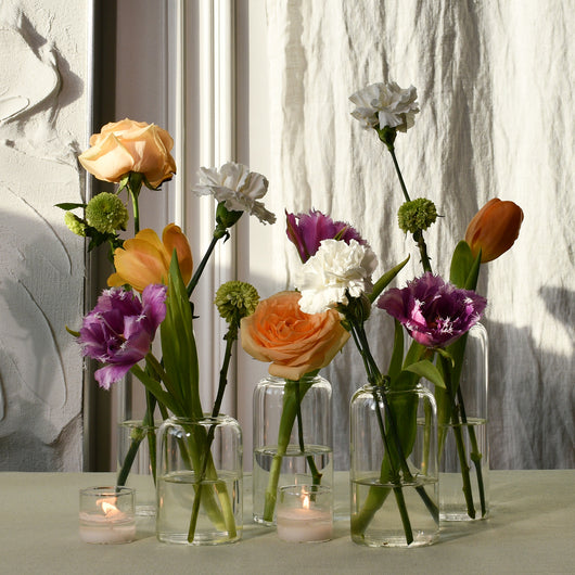 Table escape vases with fresh peach & white flowers 